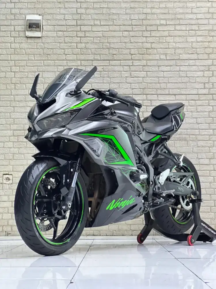 PROMO MURAH‼️ Kawasaki ZX 25R ABS SE 2023 Grey ODO 6RB- Dava Mustika
