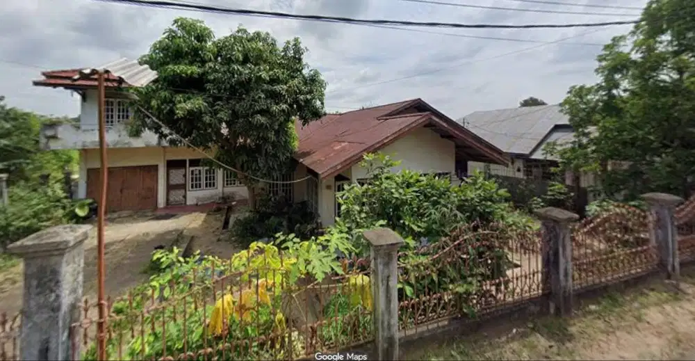 Dijual rumah 2 lantai halaman luas