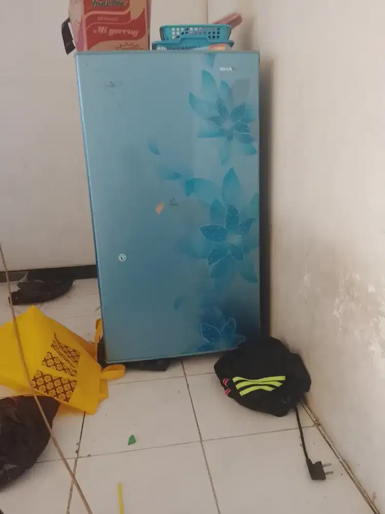 Kulkas sharp normal pemakaian pribadi