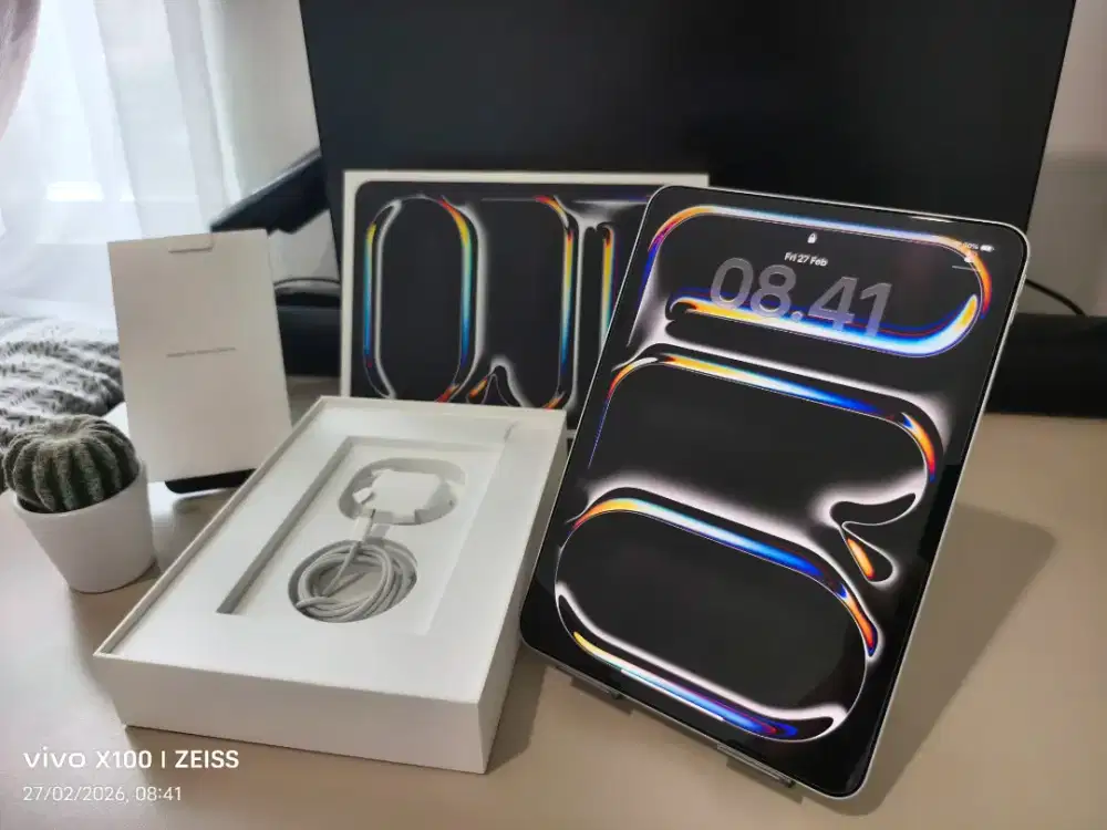 Ipad Pro M4 Chip Silver Garansi  Panjang Mulus Like New 99% Fullset