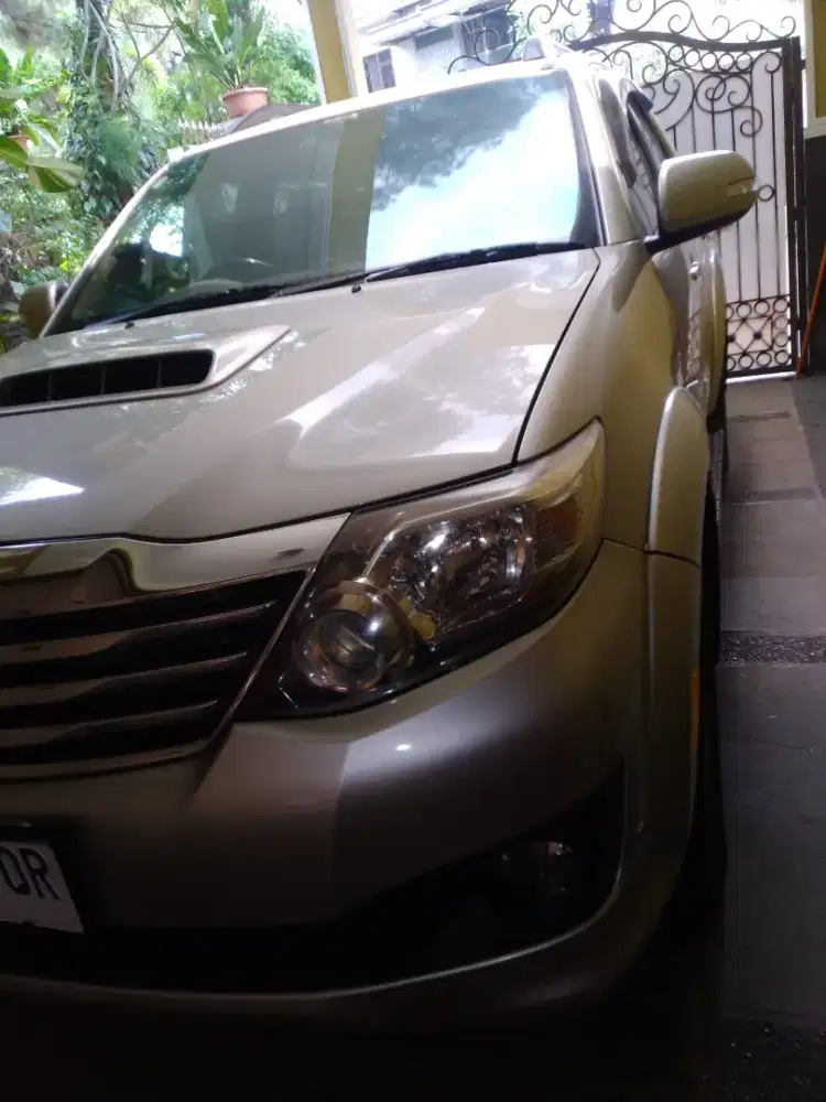 Dijual Fortuner VNT 2012
