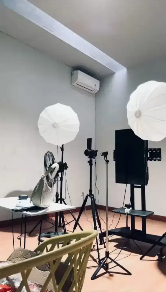 INFO LOKER HOST LIVE