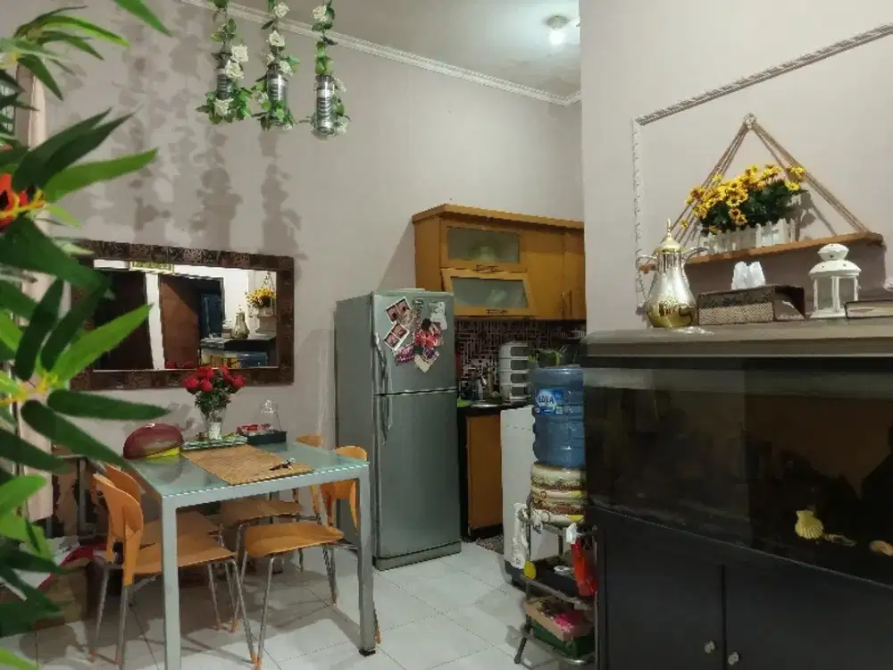 Dijual rumah hoek di cinere dalam cluster, harga 1 milyar an, lingkungan asri bebas banjir lokasi strategis, parkir luas, 1 km dari pintu tol Brigif