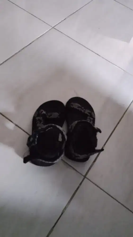 Sandal gunung anak
