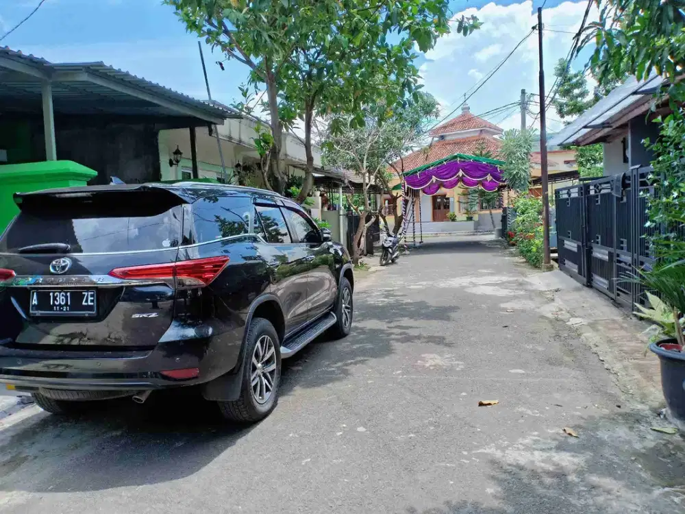 Rumah dijual siap huni lokasi dekat mall