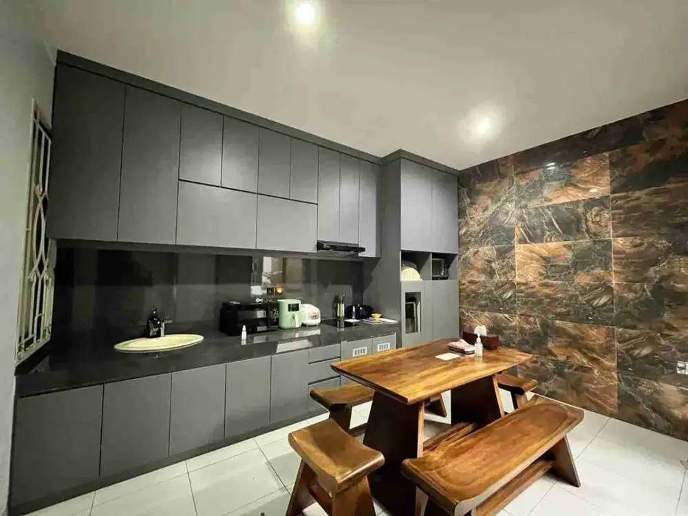 rumah Bintaro rapi siap huni. strategis. ada taman belakang