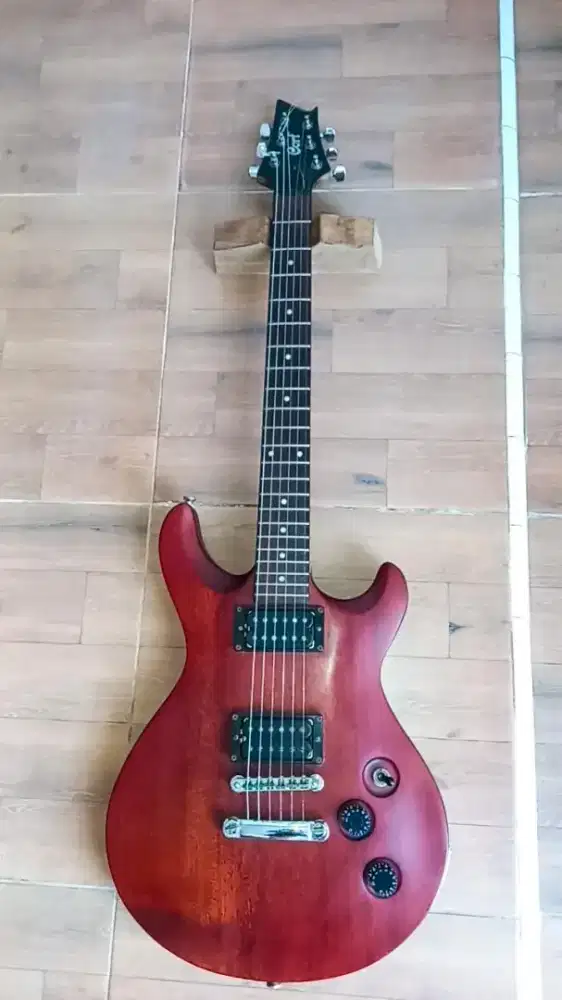 GITAR LISTRIK CORT M200 MULUS JARANG DI PAKAI SEMUA FUNGSI NORMAL