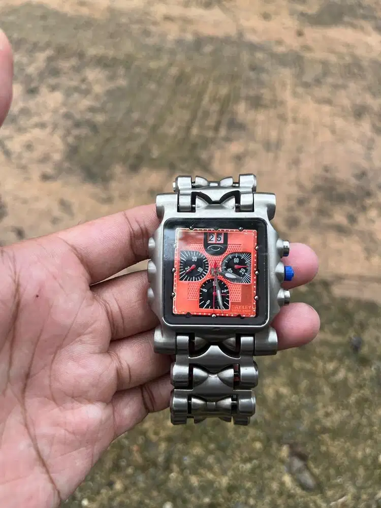 Jam Oakley Minute Machine