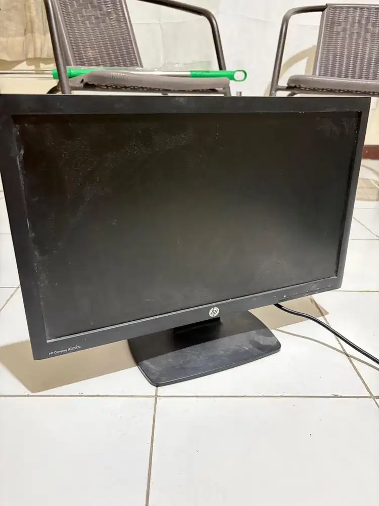 MONITOR HP BEKAS