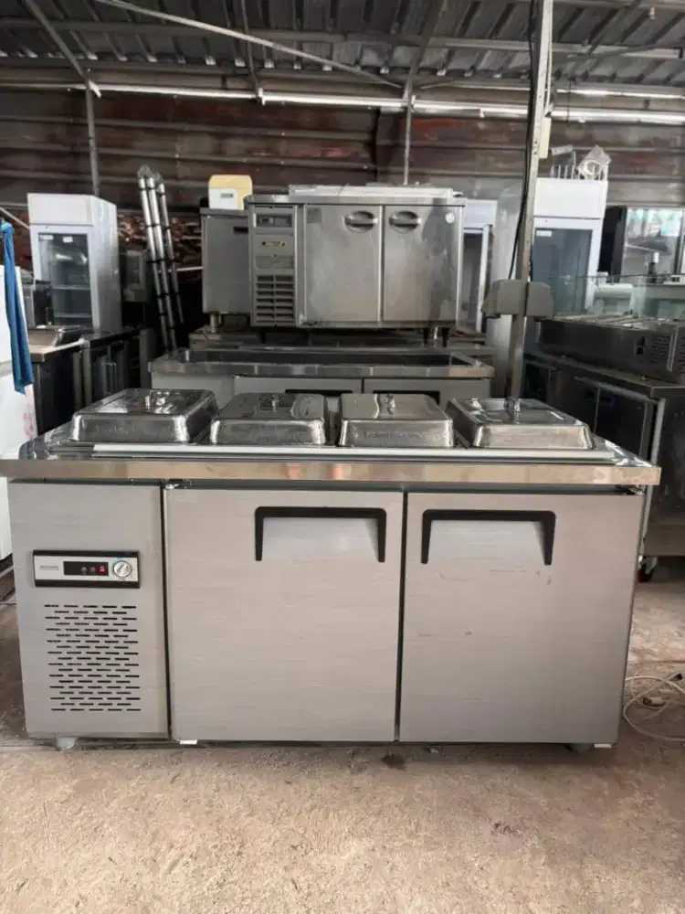 UNDERCOUNTER SALAD BISA DI SETTING FREEZER/CHILLER
Mulus ori normal