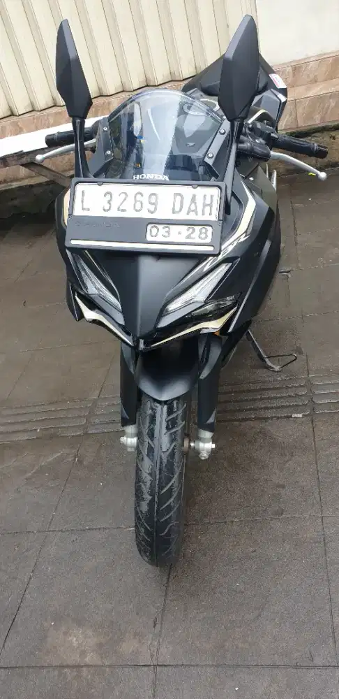 KM 03 ribu CBR 150 ABS th 2023 seperti baru pjk hidup