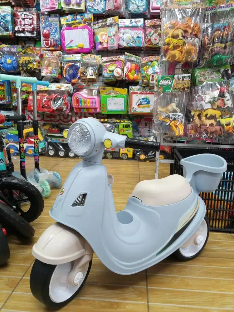mainan anak vespa naik musik