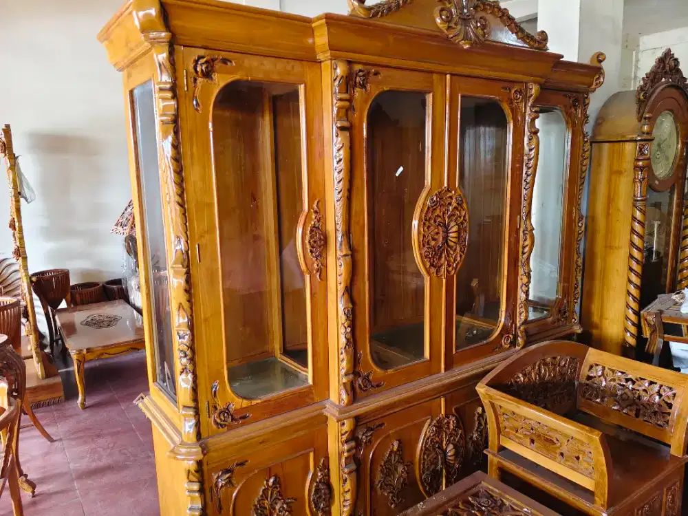 Lemari Hias Ukiran Jati Khas Jepara