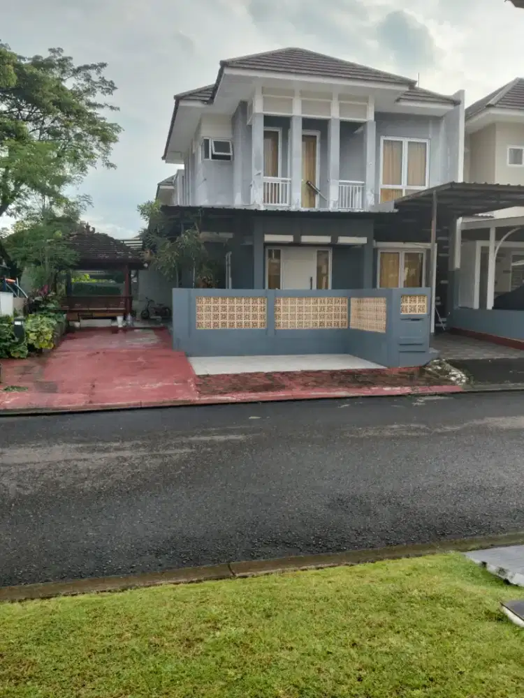 Jual cepat rumah terima rapi tanah luas . Kota Wisata Cibubur