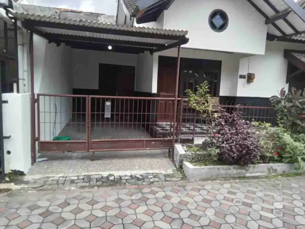 DIJUAL RUMAH CANTIK DALAM PERUMAHAN DEKAT PASAR TELO WIROSABAN YOGYAKARTA