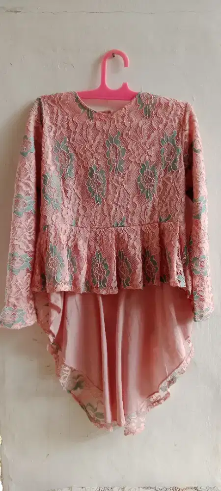 Kebaya wanita Modern