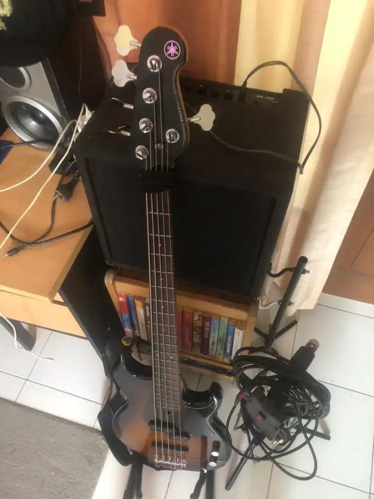 Yamaha BB 435 + Ampeg BA108 + Gigbag