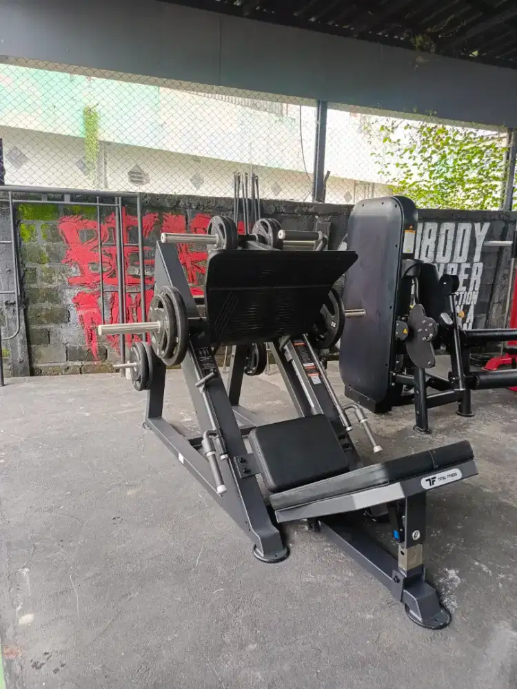 Leg press Commersil barang ready ya di toko