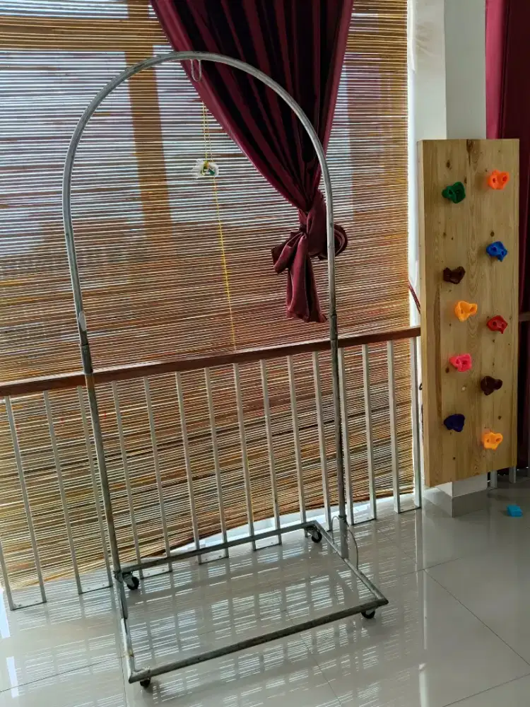 Tiang ayunan manual atau dinamo