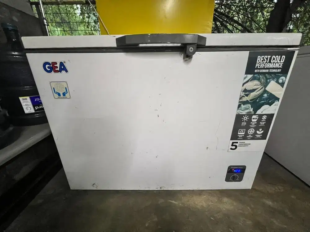 Freezer 300 LT dan 200 LT