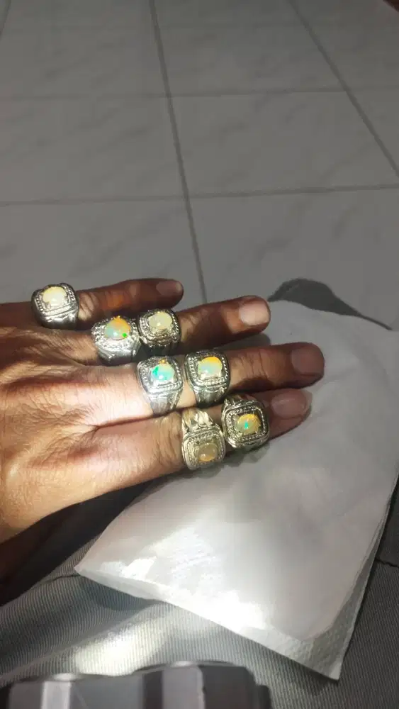 Diborongin saja Batu cincin Kalimaya