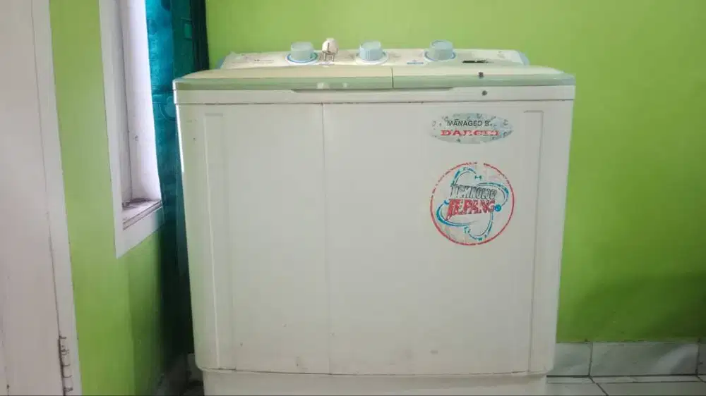 DIJUAL CEPAT ELEKTRONIK BEKAS: MESIN CUCI, TV 32 DAN TV 21