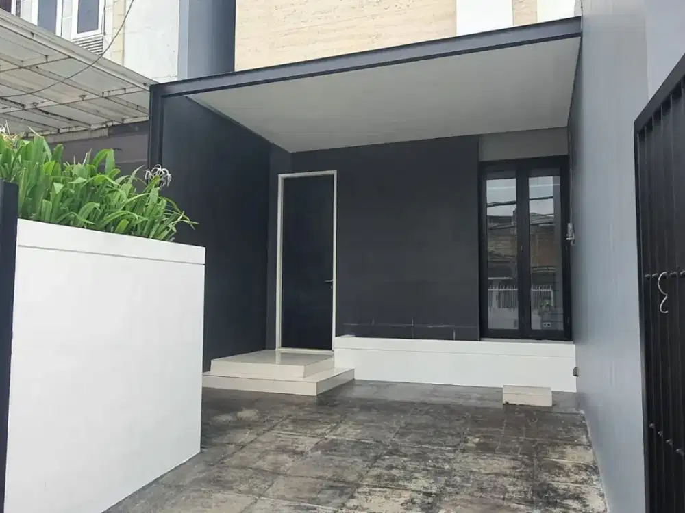 Rumah 3 Lantai Dekat Taman Ratu Indah Bangunan Baru Siap Huni
