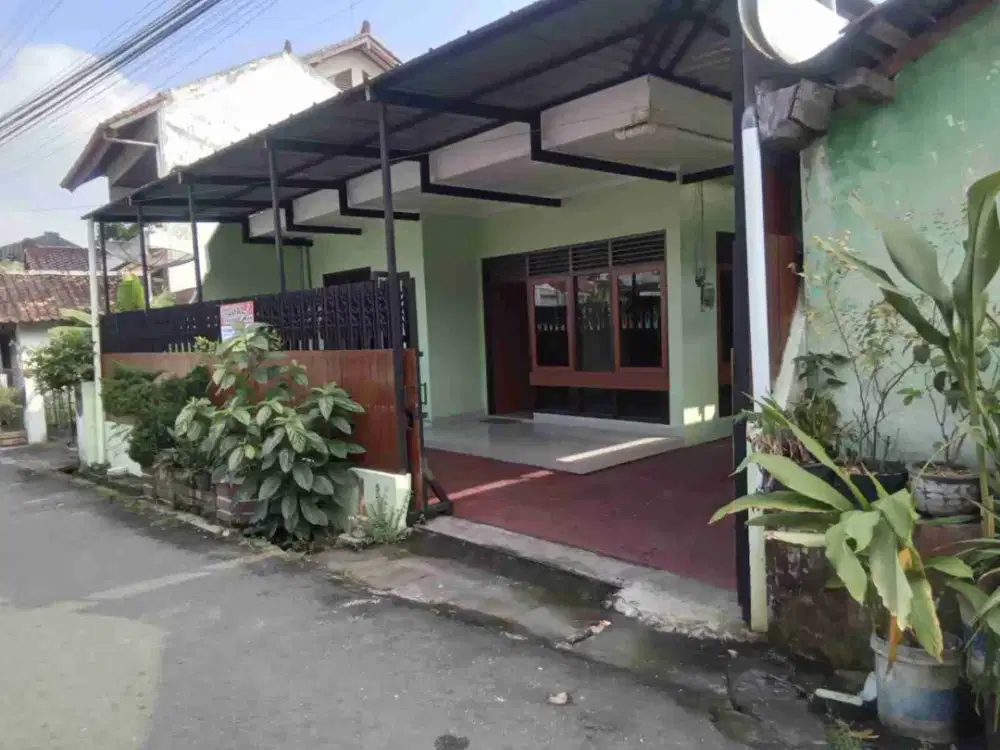 DIJUAL RUMAH TIMUR PASAR KOTA GEDE DEKAT KAMPUS STIPRAM JARAN BANGUNTAPAN