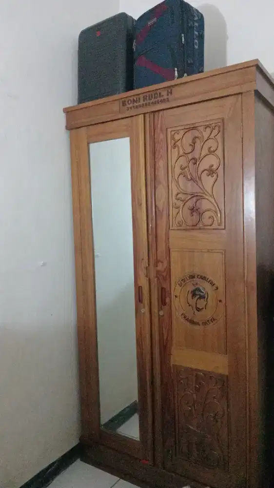 lemari kayu jati
