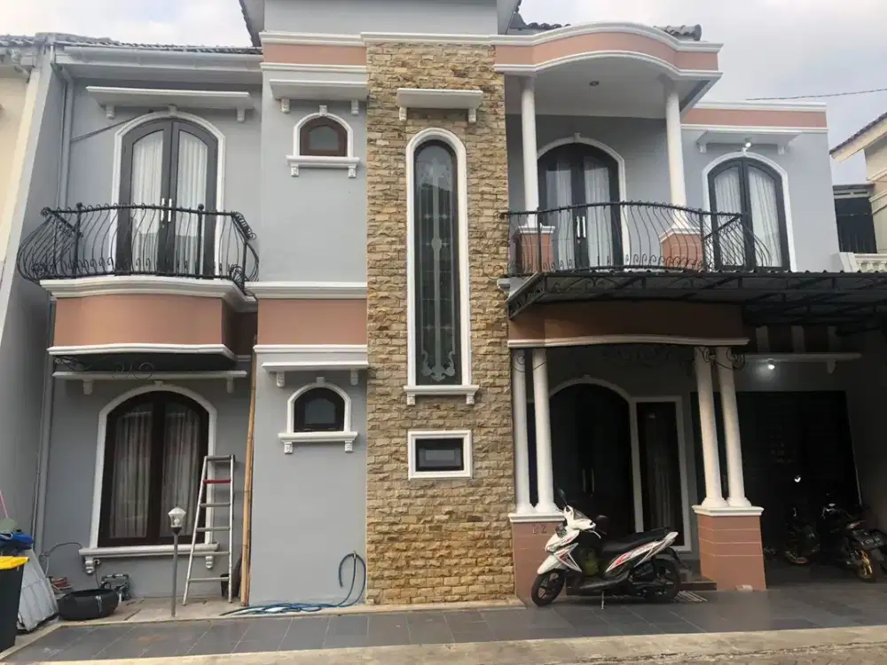 DIJUAL RUMAH BERGAYA CLASSIC 2 LANTAI, BOBOSAN PURWOKERTO