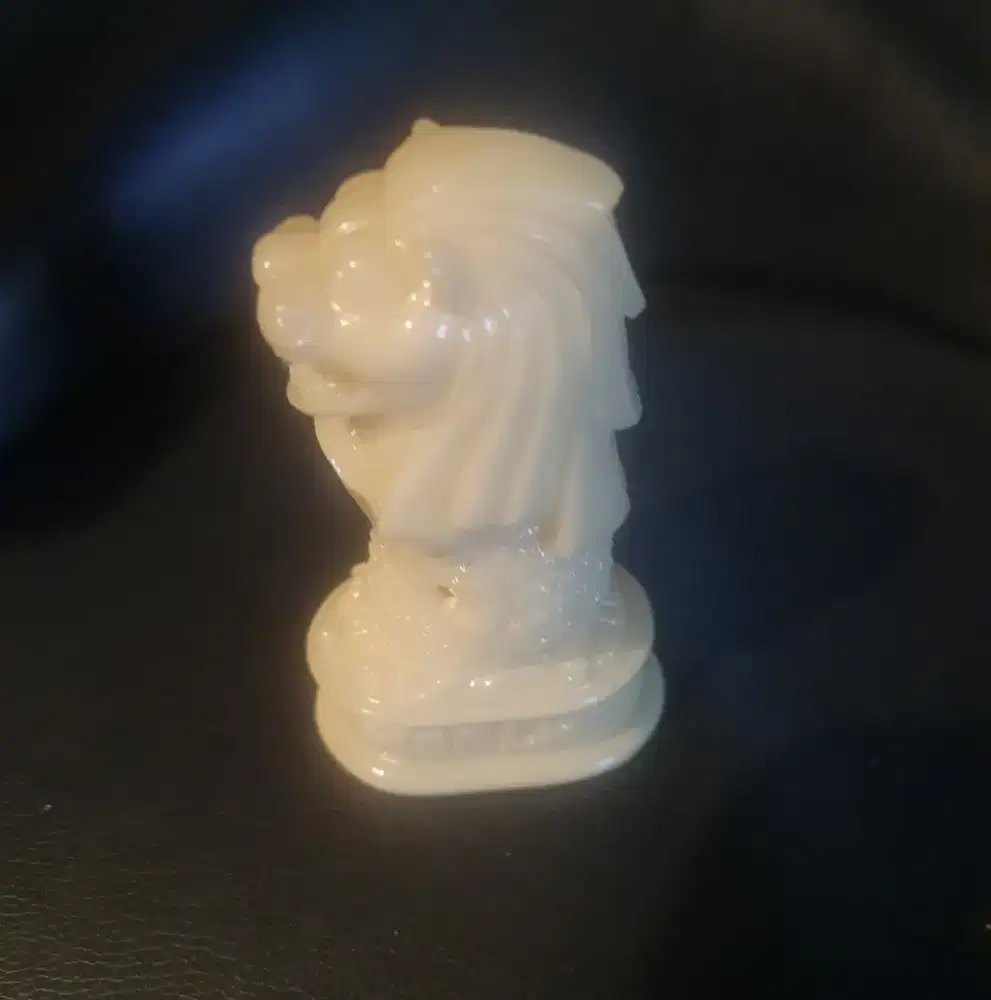 Pajangan merlion Singapore batu putih