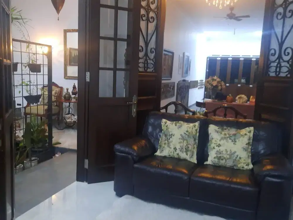 Dijual Rumah dengan kamar kos full furnished di lokasi nempel MRT Lebak Bulus