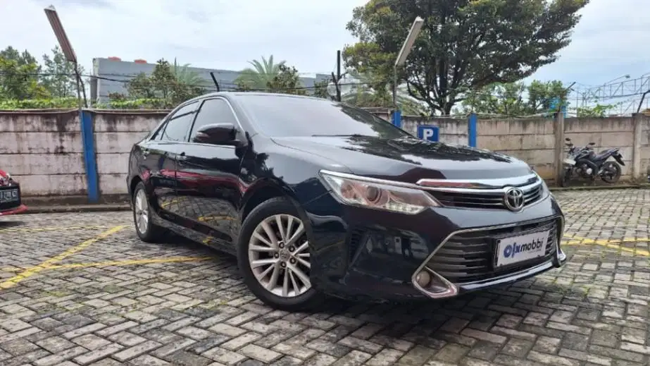 PROMO Low Angsuran Toyota Camry 2.5 V Bensin-AT 2016 RFS