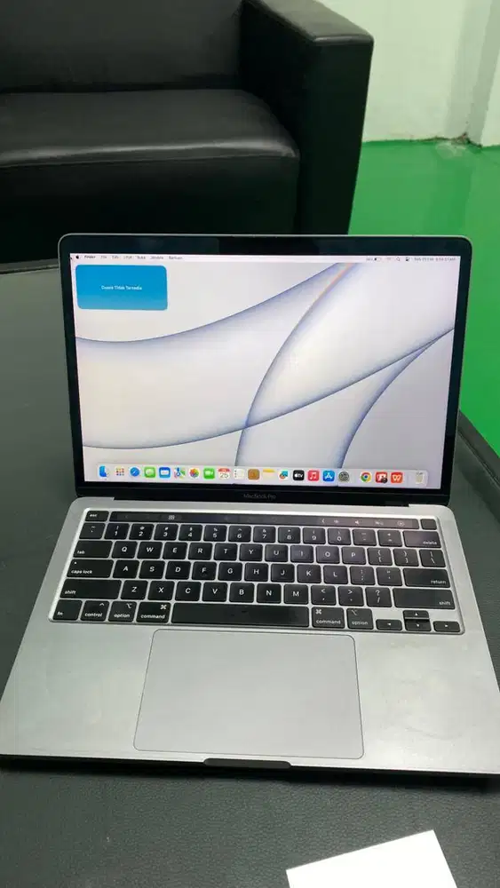 MacBook Pro 2020 i5 16GB/512GB