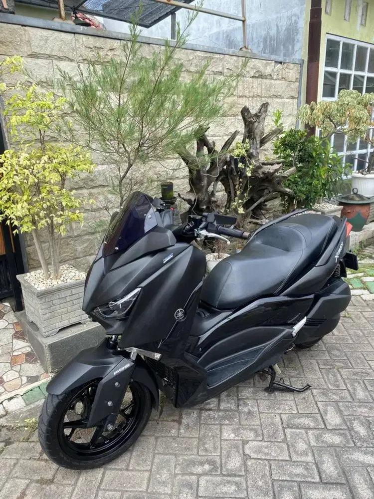 Xmax 2018 black KM 13rb plat S Lamongan