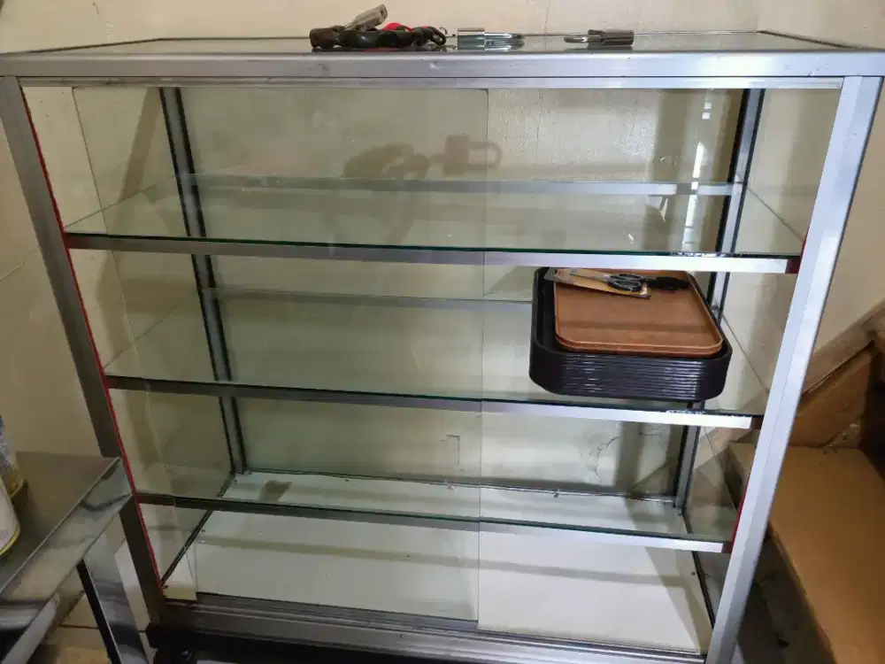 ETALASE KACA UK. 100 CM X 100 CM dengan roda