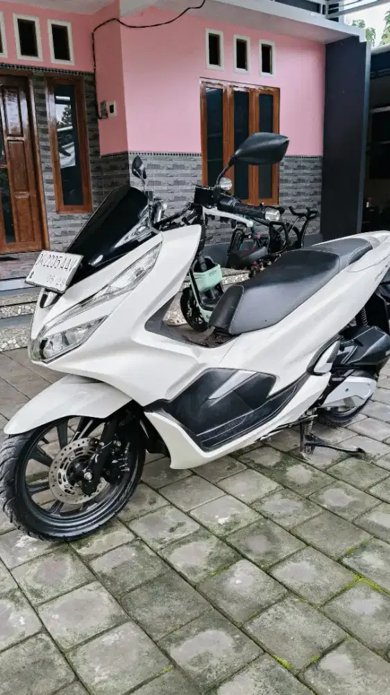 Pcx 150 putih 2018