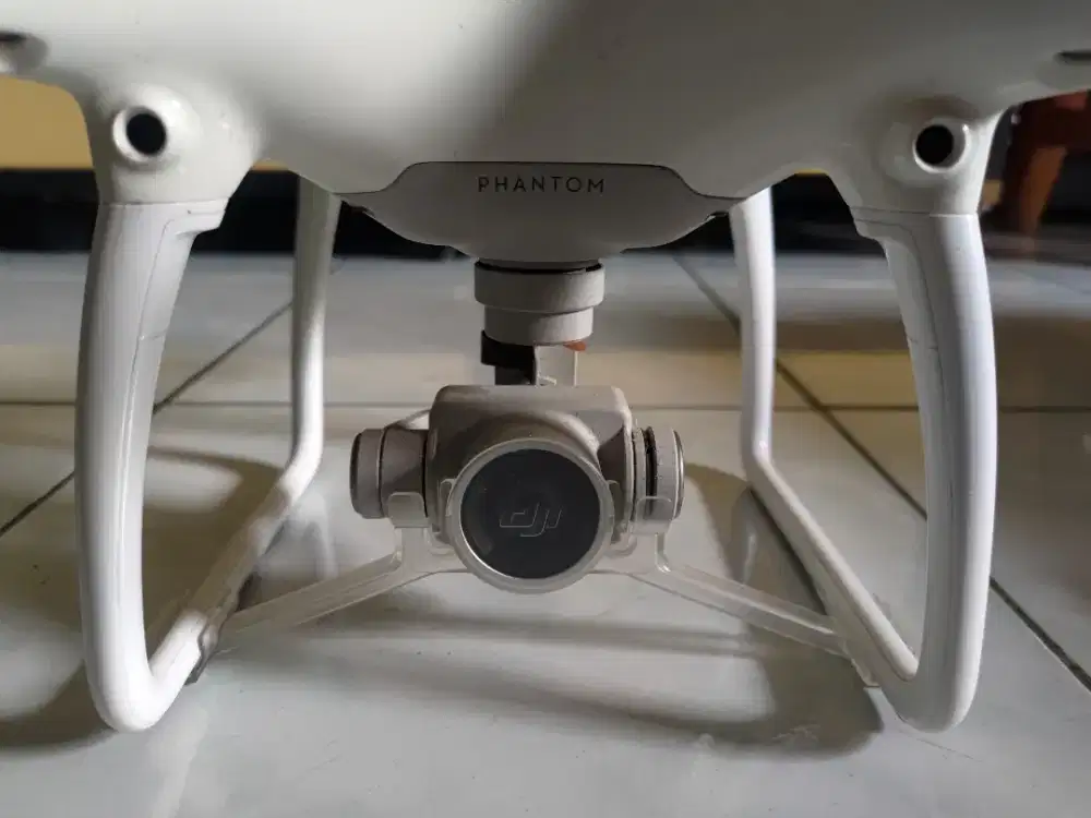 Drone Dji Phantom 4 (Batere 2, Kondisi Mulus & Pemakaian Pribadi)