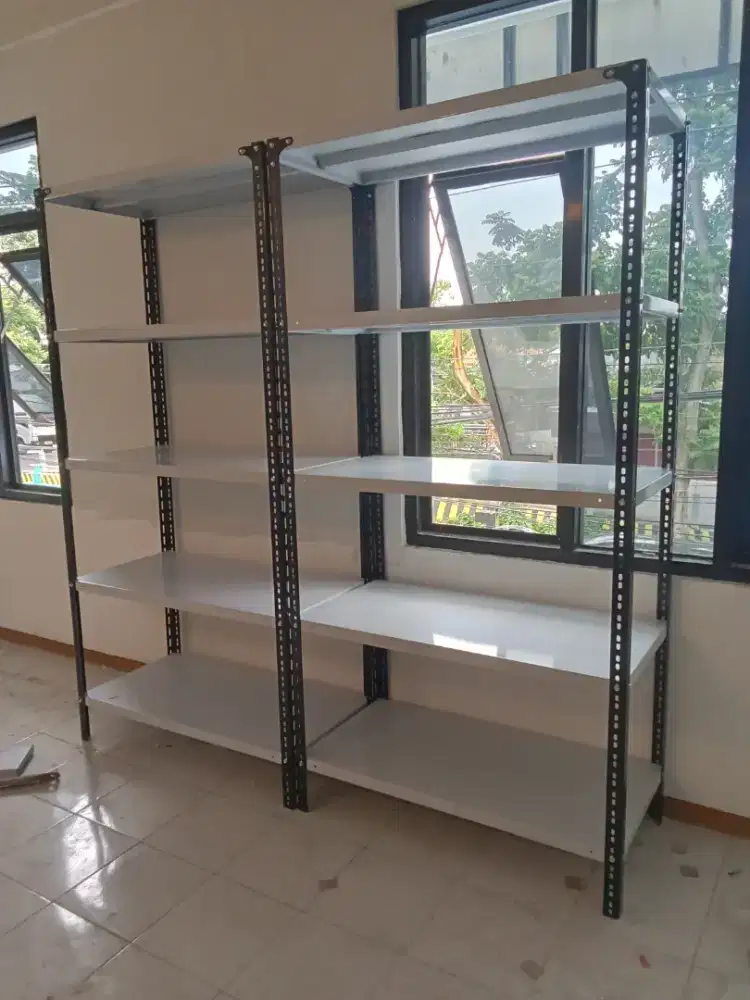 Rak besi susun serbaguna