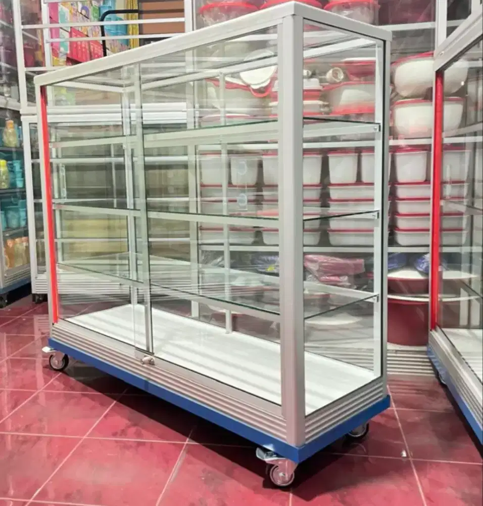 Etalase Panjang 1,2M Pakai Roda Besar & Kunci