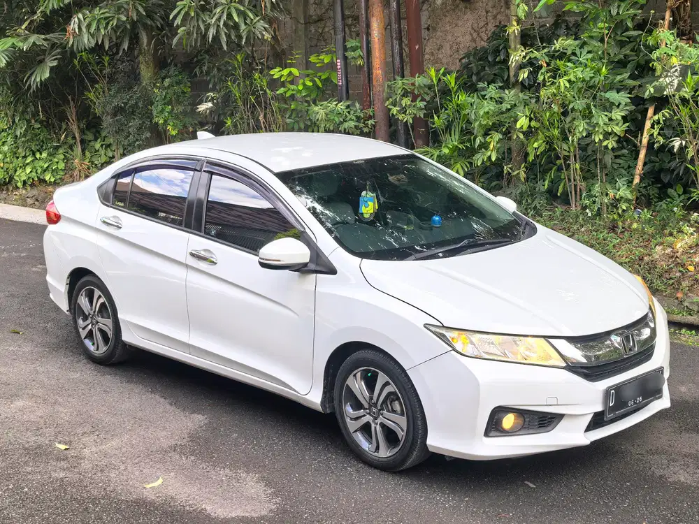 (Lowkm) Honda City 2014 at white lowkm city sedan