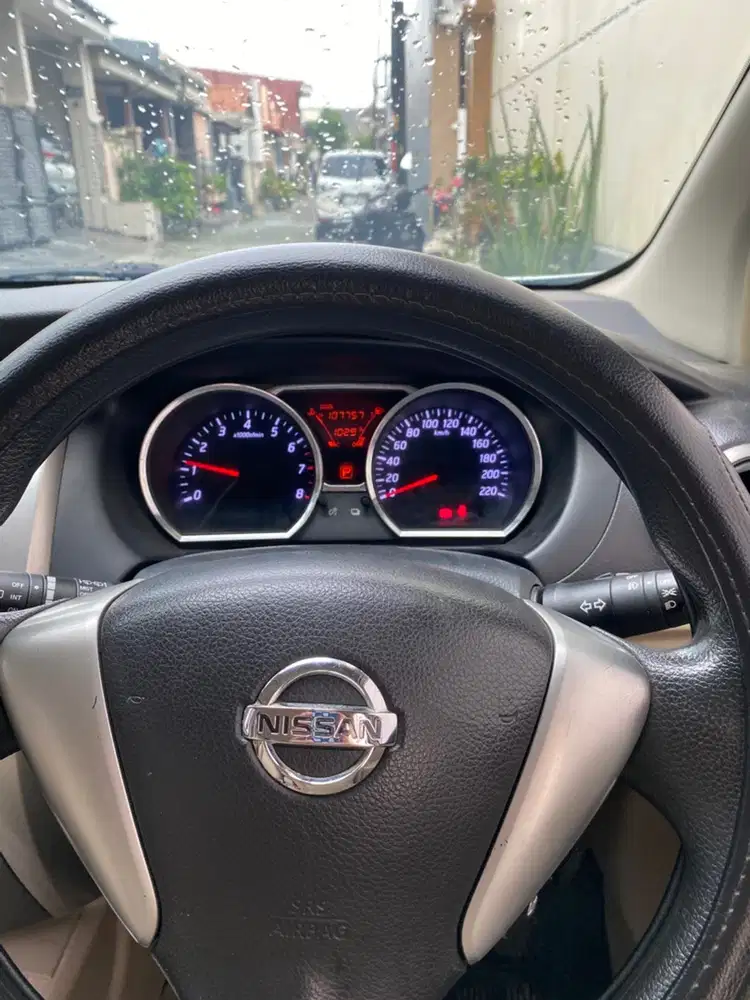 Nissan Grand livina 2014 XV AT