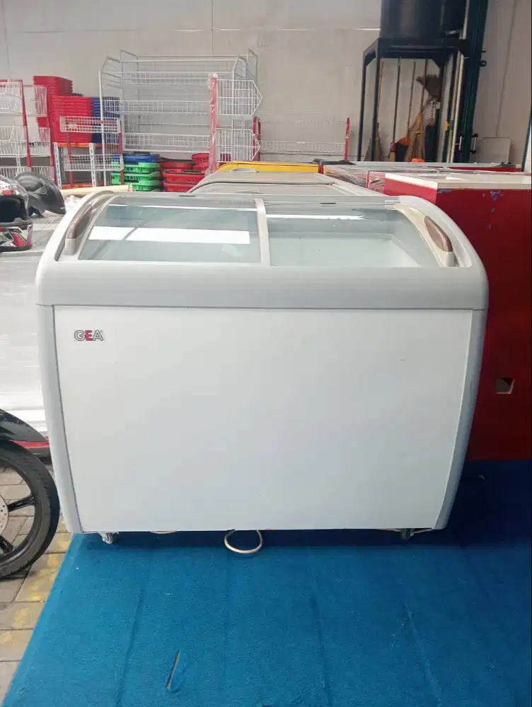 Freezer sleding murah merk GEA 260L siap pakai normal