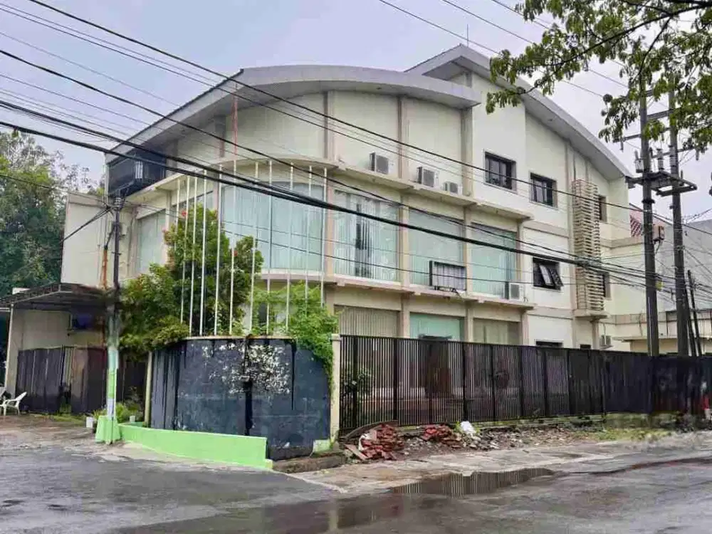 Gedung Strategis Gayungsari Surabaya Luas 575m2 Cocok Untuk Bank Kantor dan Swalayan