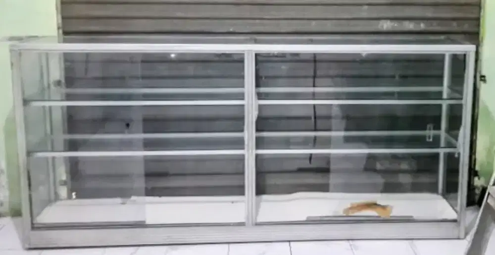 Etalase Full Kaca Ukuran 215x70x100 Masih Bagus