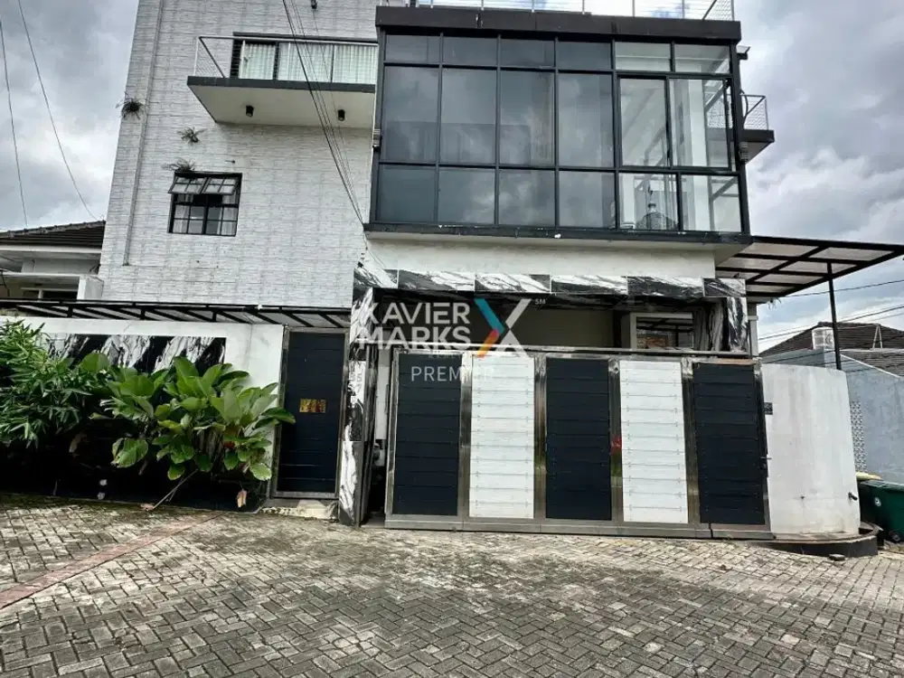 Dijual Rumah Bernuansa Villa Mewah 3Lt Ada Rooftop View 270° dan Private Pool Semi FurnishSiap Huni Akses ke Batu di Karangploso Malang