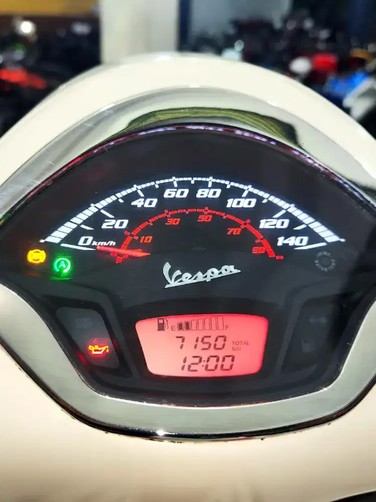 Piaggio Vespa GTS 150 REG 2018 odo 7rb gas riding