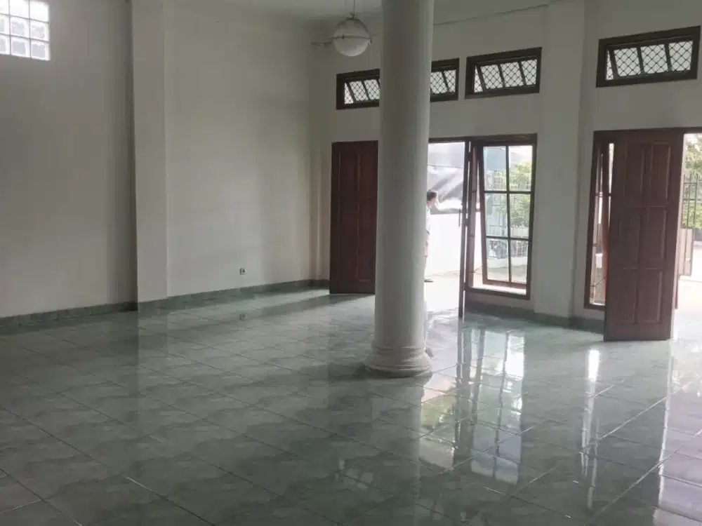 DISEWAKAN CEPAT RUANG USAHA DI JL. CENDRAWASIH RAYA