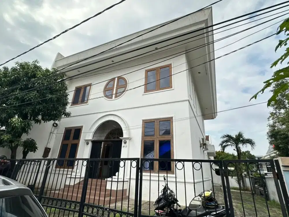 Ruang Usaha di Jl. Summagung, Kelapa Gading Permai - Posisi Hoek