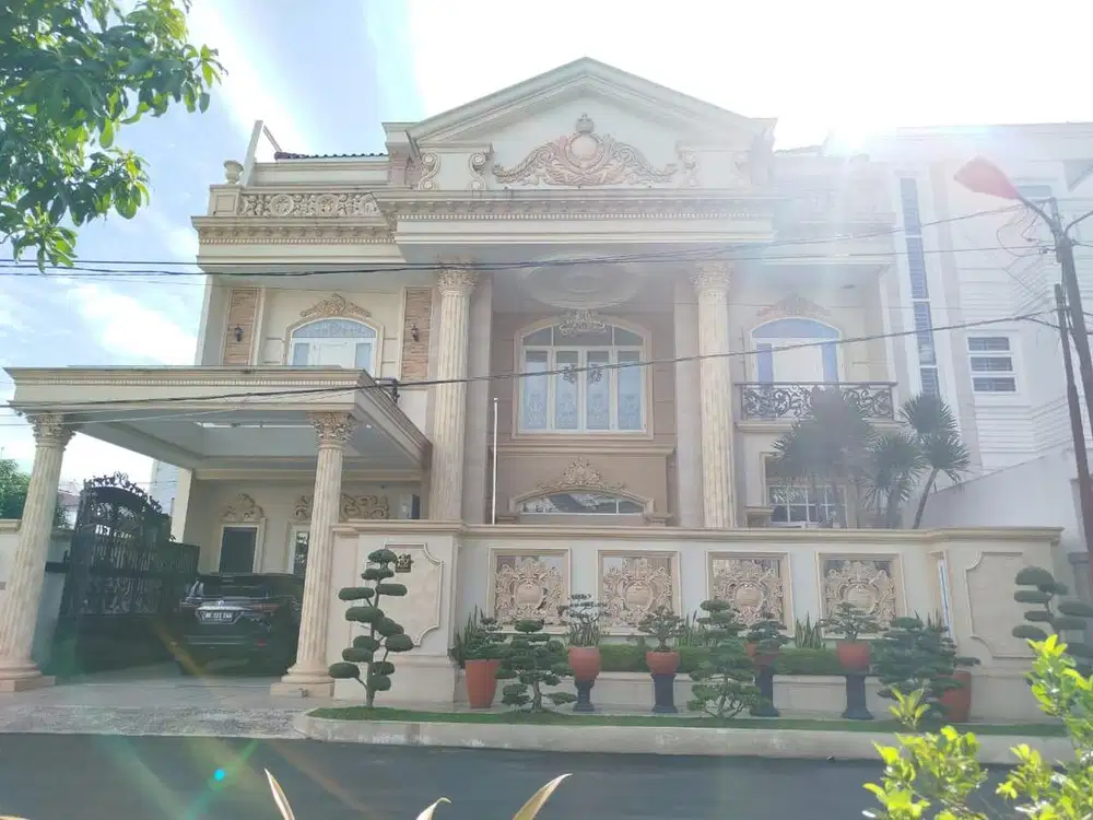 RUMAH MEWAH INCLUDE PERABOT KOMPLEK PADANG GOLF MANSION MEDAN POLONIA
